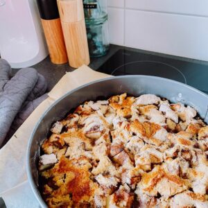 szarlotka scaled 1 - Your Ultimate Guide to Sweden - LikeSweden.com - The world's simplest (non-diet) apple pie