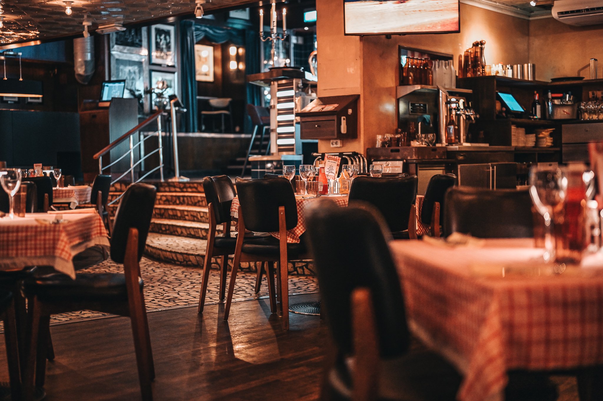 Joe Farelli's - Restaurant's interior