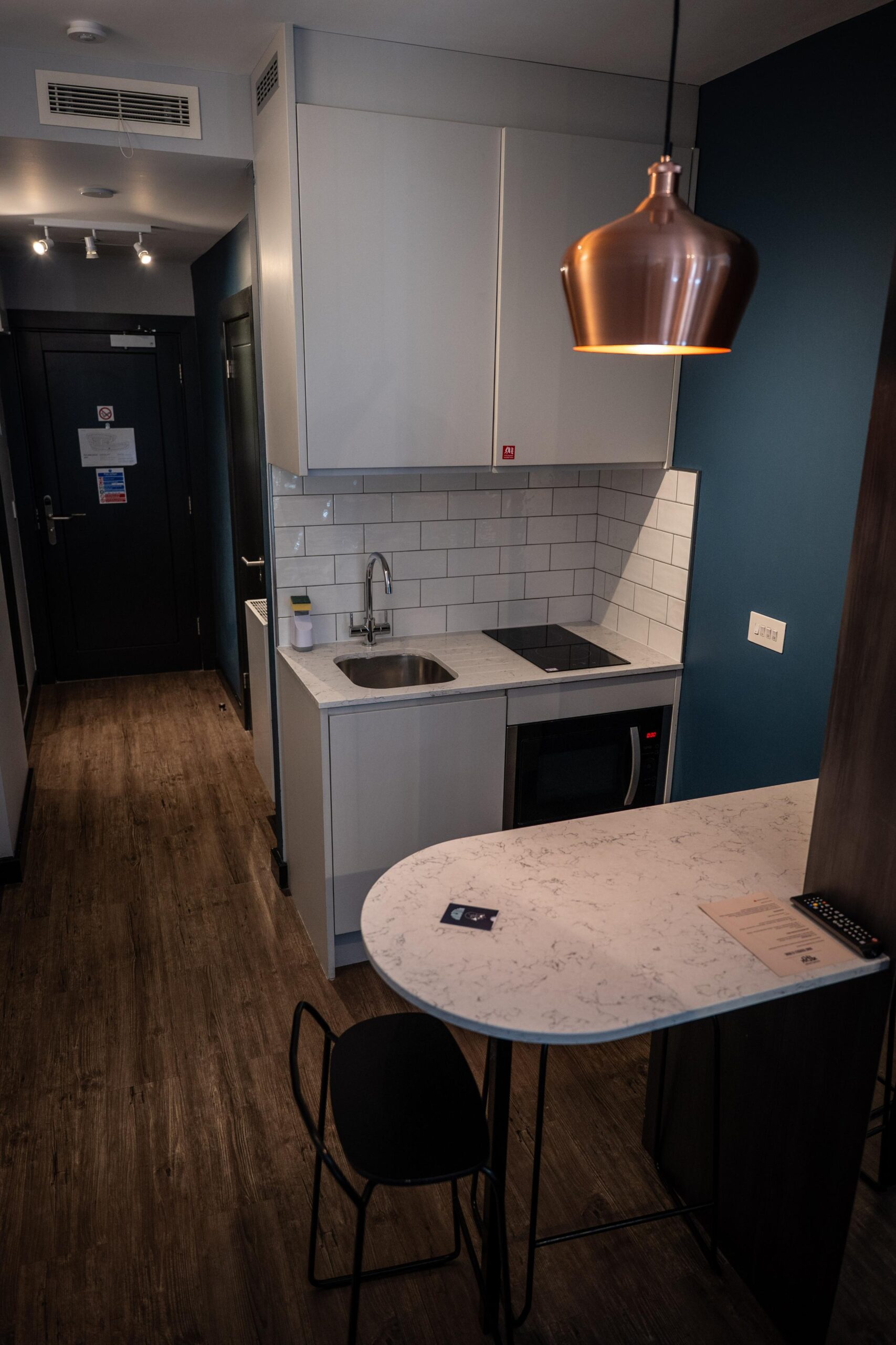 Londyn 1 scaled - Your Ultimate Guide to Sweden - LikeSweden.com - ARK Canary Wharf - Our Worst Hotel Experience in London