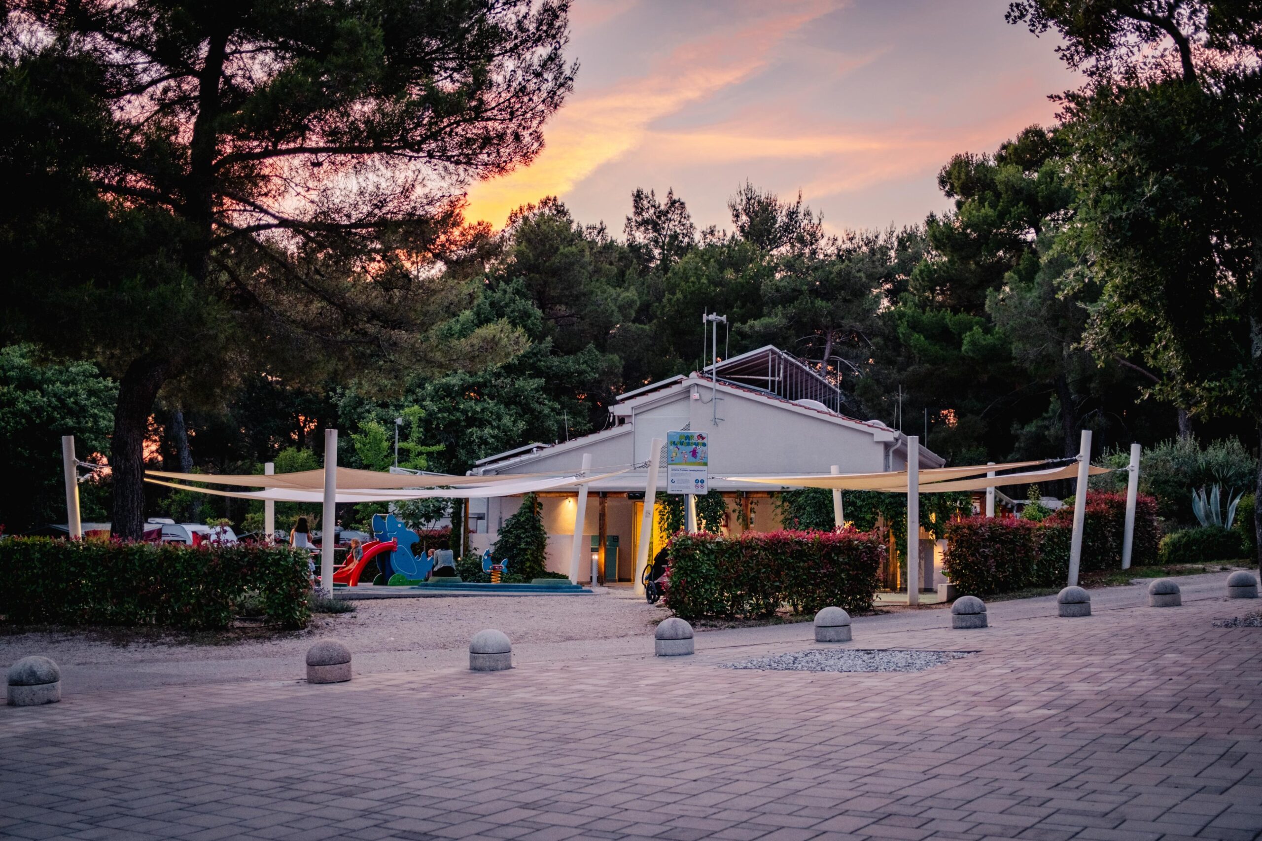 Camping Lanterna 2 scaled - Your Ultimate Guide to Sweden - LikeSweden.com - Camping Lanterna Review 2025 – Honest Pros, Costs and Insider Tips