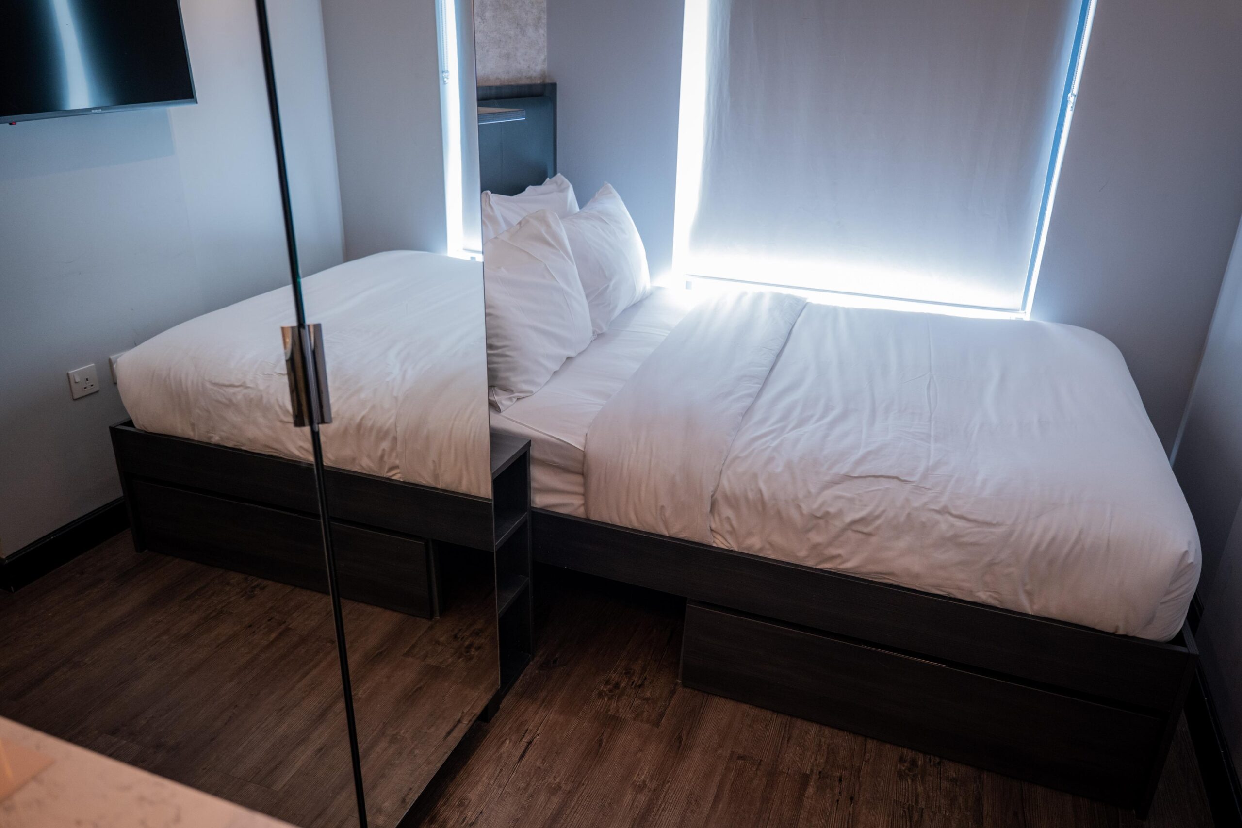 Londyn 2 scaled - Your Ultimate Guide to Sweden - LikeSweden.com - ARK Canary Wharf - Our Worst Hotel Experience in London