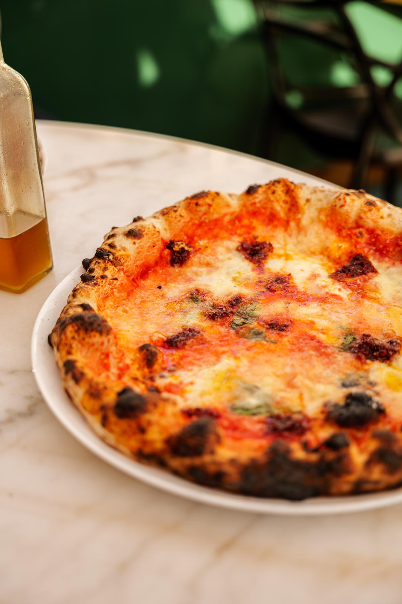 MarriedLenses 13 - Your Ultimate Guide to Sweden - LikeSweden.com - Heroica Lounge London Review: The Pizza Bus at Royal Victoria Dock