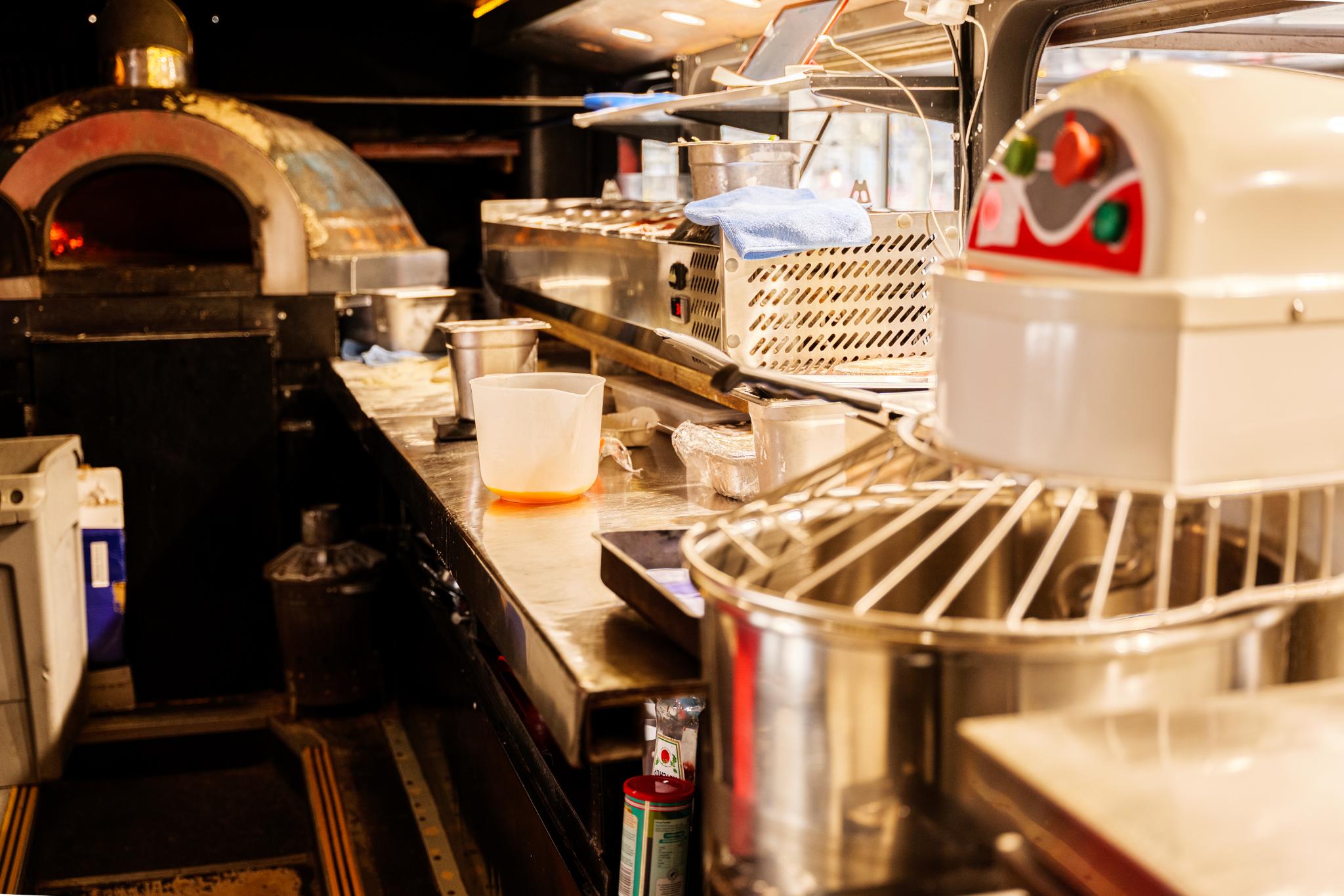 MarriedLenses 16 - Your Ultimate Guide to Sweden - LikeSweden.com - Heroica Lounge London Review: The Pizza Bus at Royal Victoria Dock