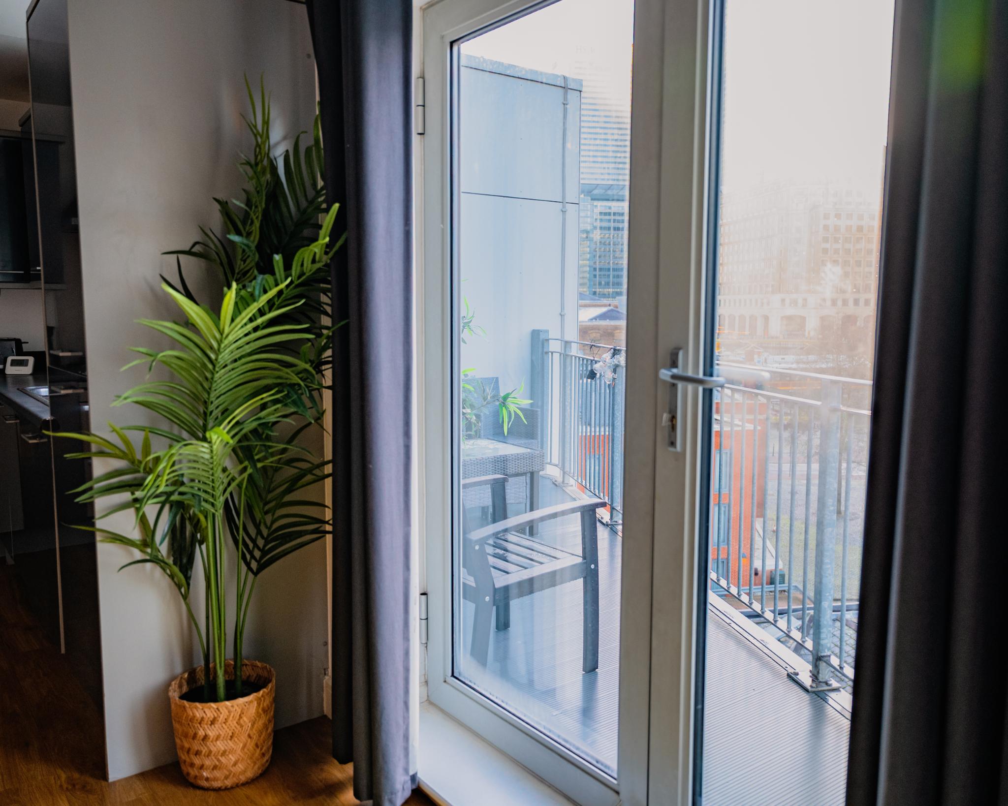 Airbnb in London review: Honest insights from our Canary Wharf 2026 stay with Lujan Luxury Property – LikeSweden