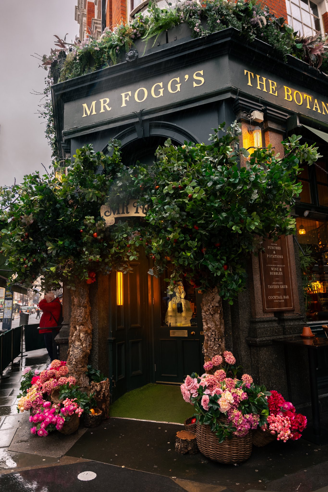 MarriedLenses 32 - Your Ultimate Guide to Sweden - LikeSweden.com - Mr Fogg’s Botanical Tavern Review: Iconic Cocktails, Solid Lunch