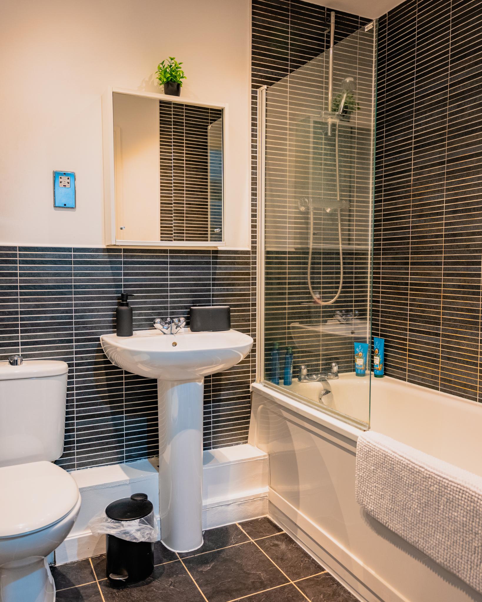 Airbnb in London review: Honest insights from our Canary Wharf 2026 stay with Lujan Luxury Property – LikeSweden