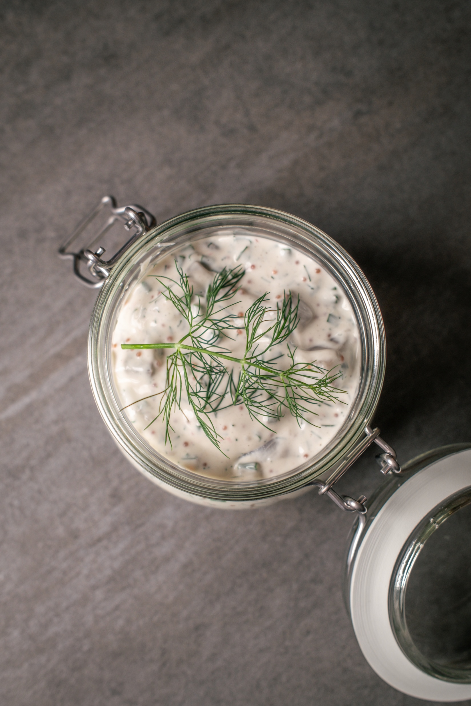 Skärgårdssill med stenbitsrom och dill