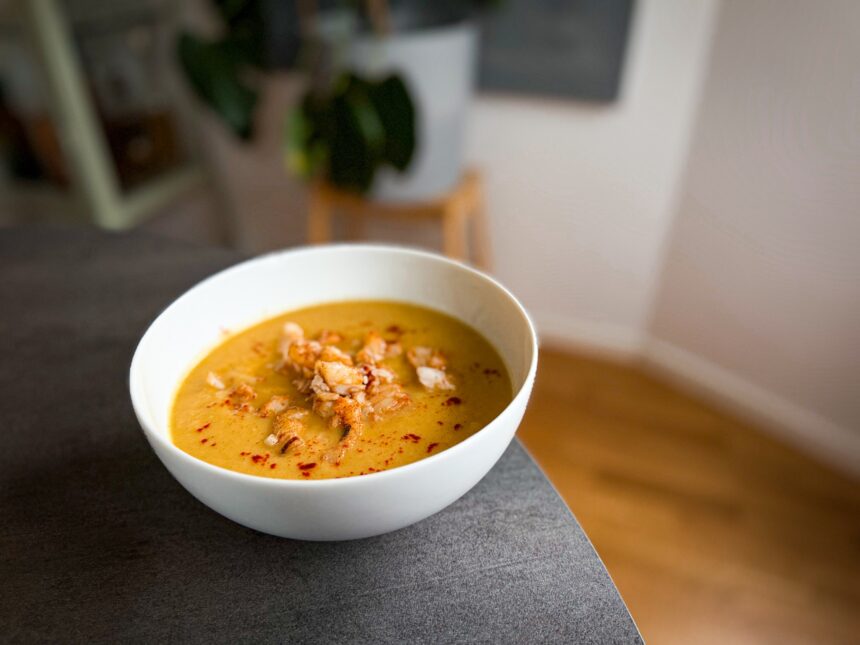 Creamy leek and cauliflower soup with baked cod – LikeSweden