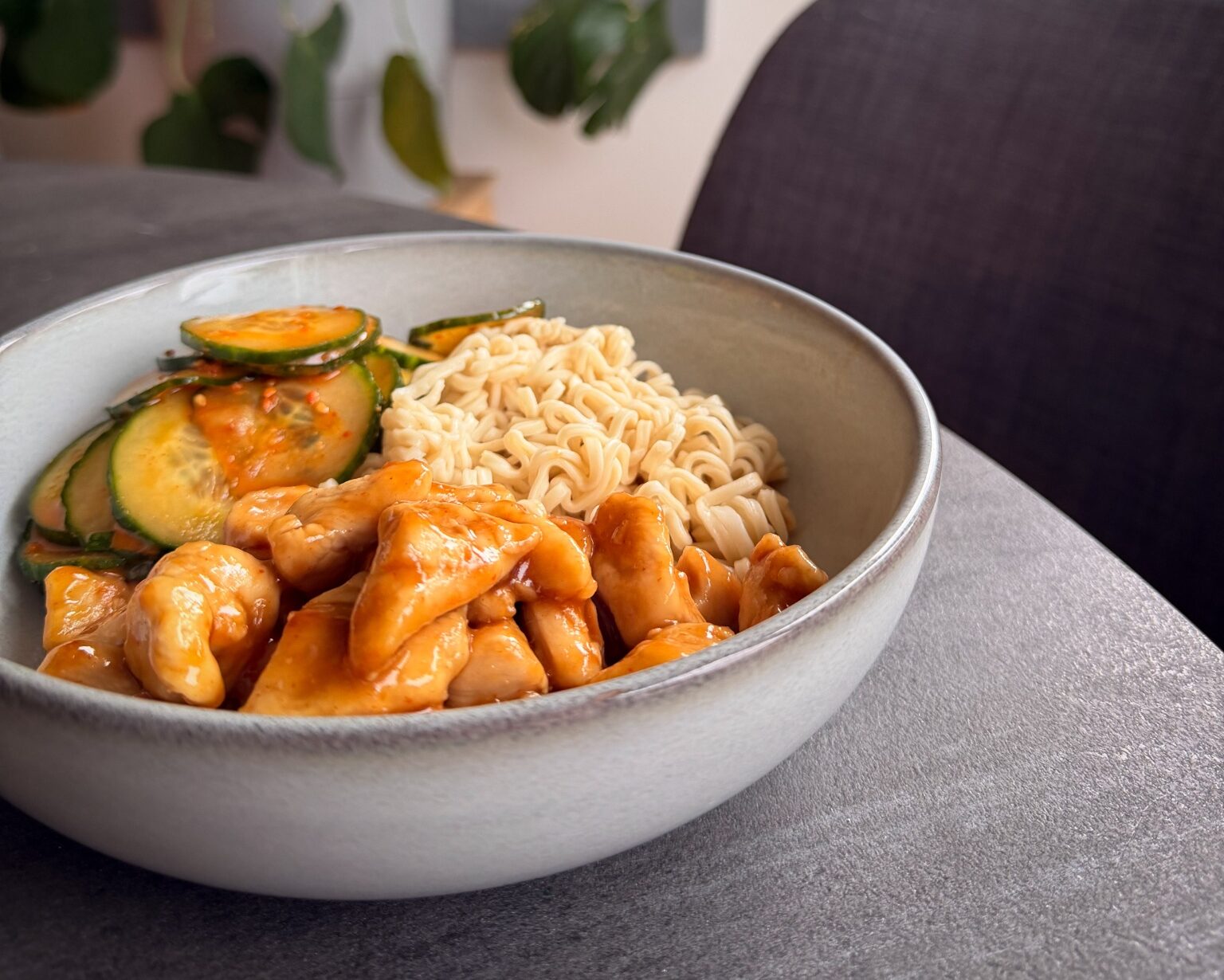 Asian-style chicken in teriyaki sauce with spicy cucumber – LikeSweden